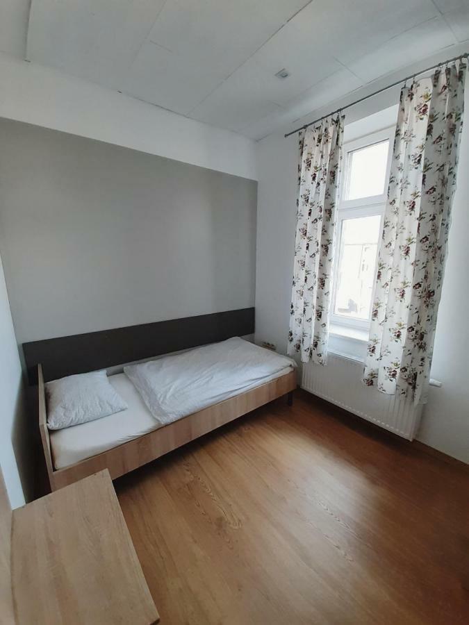 Einzelzimmer mit Gemeinschaftsbad